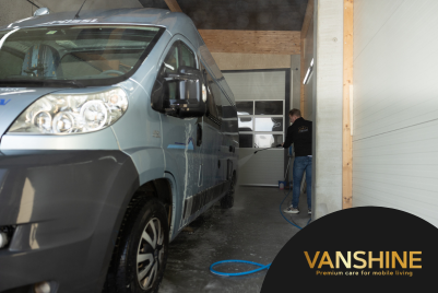 Caravan wassen zonder krassen: zo voorkom je schade aan je carrosserie